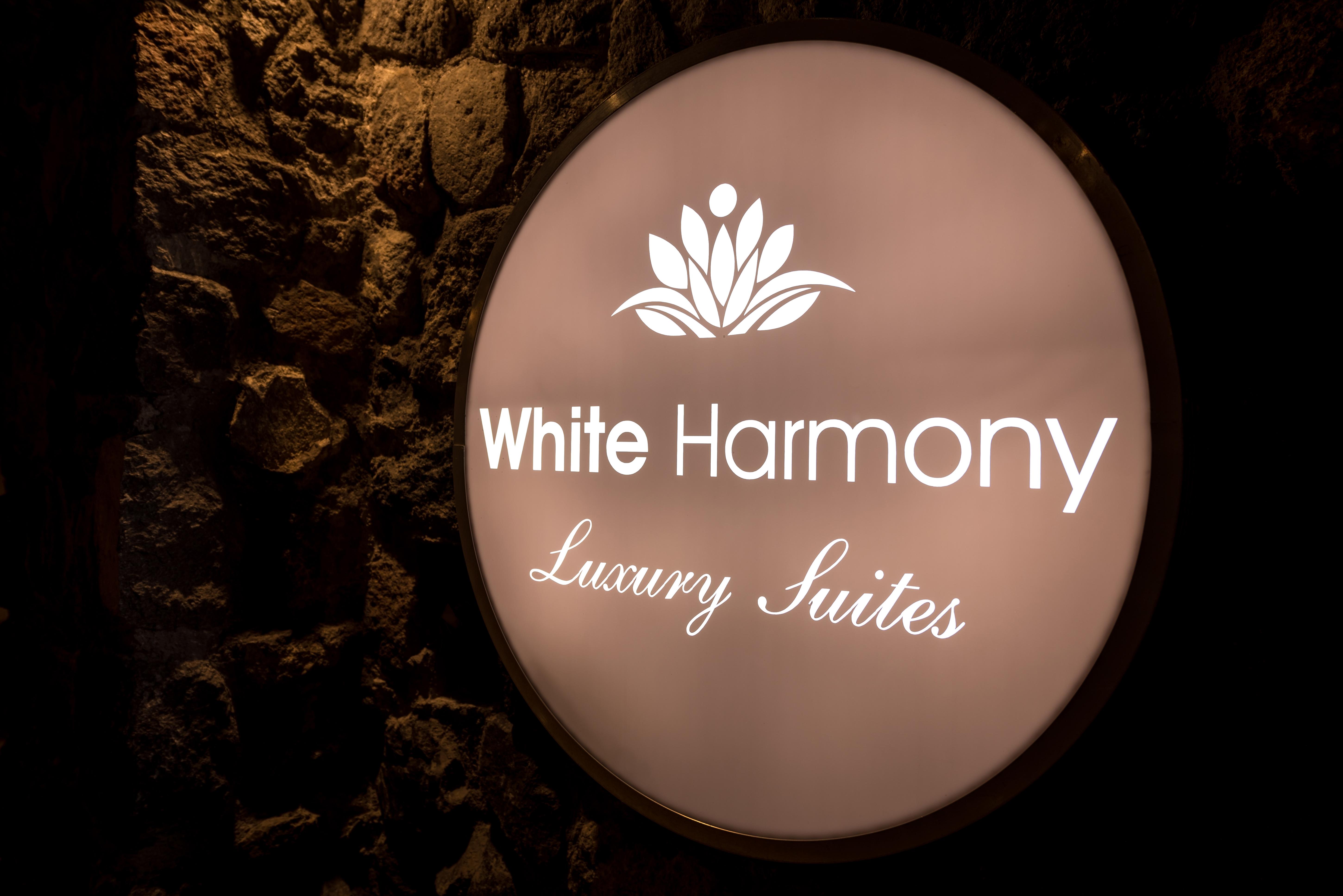 White Harmony Suites เมกาโลคอรี ภายนอก รูปภาพ