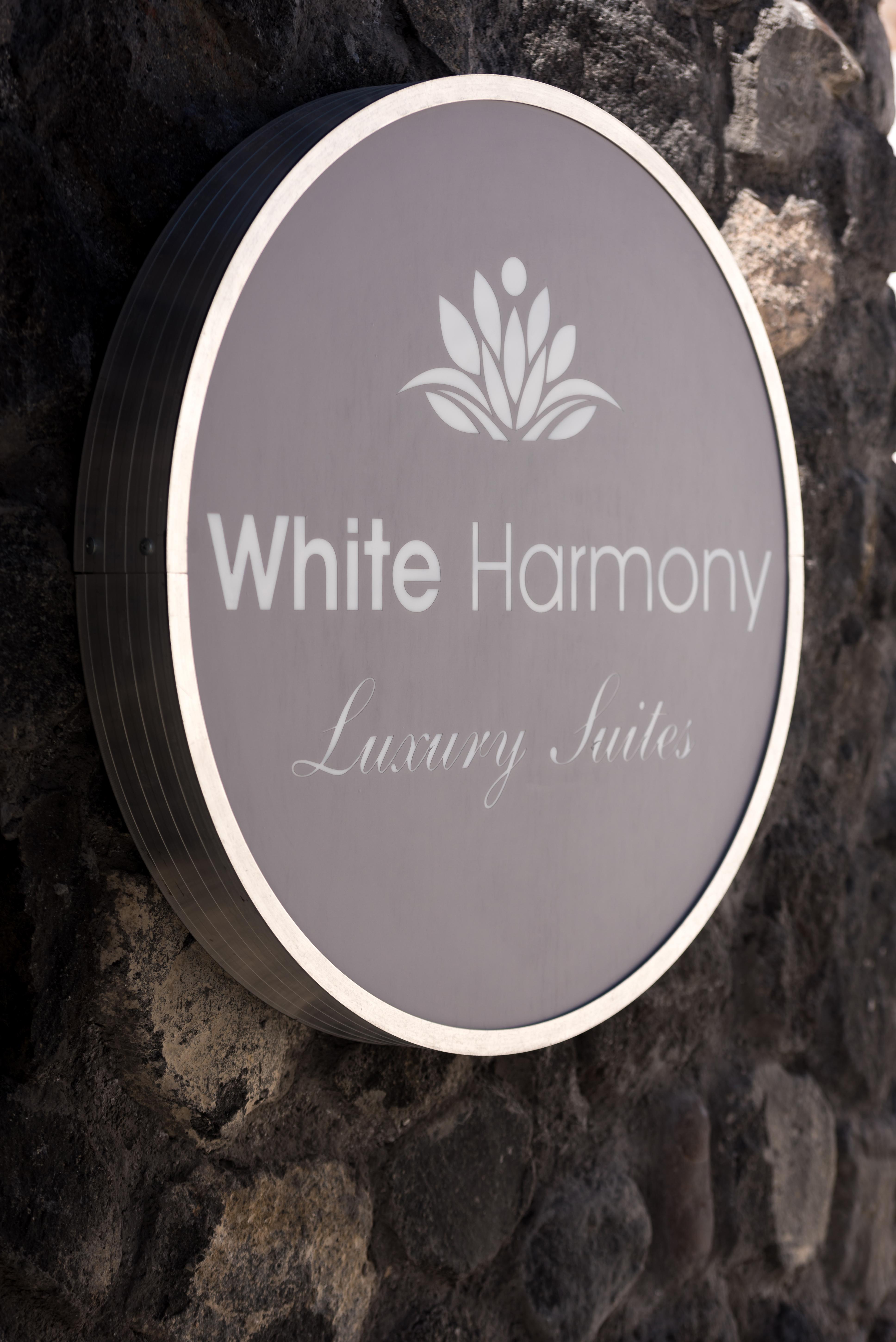 White Harmony Suites เมกาโลคอรี ภายนอก รูปภาพ