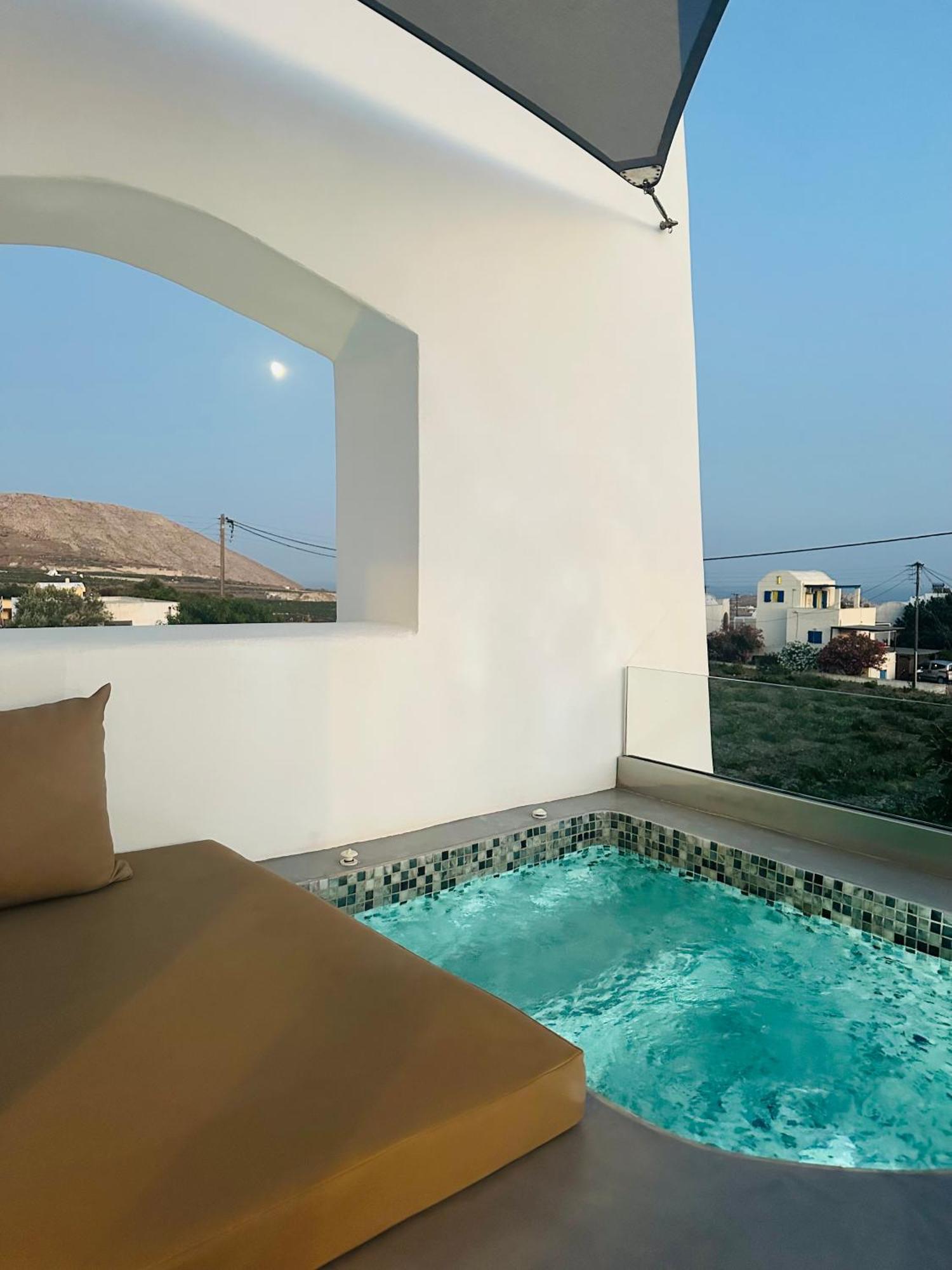 White Harmony Suites เมกาโลคอรี ภายนอก รูปภาพ